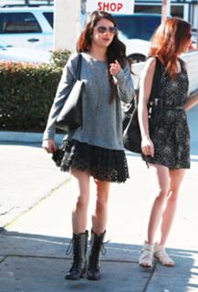 Lily Collins feet photo thumbnail