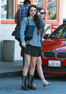 Lily Collins feet photo thumbnail