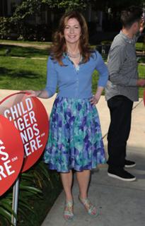 Dana Delany feet photo thumbnail