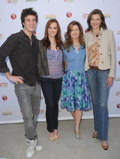 Dana Delany feet photo thumbnail