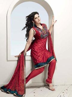 Zareen Khan feet photo thumbnail
