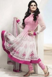 Zareen Khan feet photo thumbnail