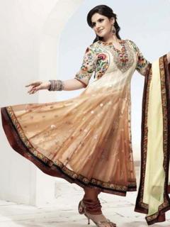 Zareen Khan feet photo thumbnail