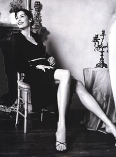 Famke Janssen feet photo thumbnail