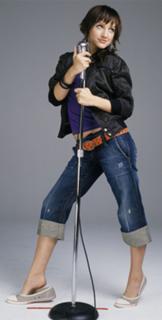 Ashlee Simpson feet photo thumbnail