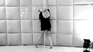 Ashlee Simpson feet photo thumbnail