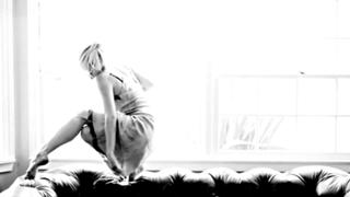 Ashlee Simpson feet photo thumbnail