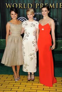 Michelle Williams feet photo thumbnail