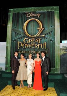 Michelle Williams feet photo thumbnail