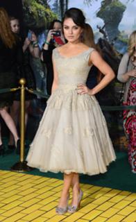 Mila Kunis feet photo thumbnail
