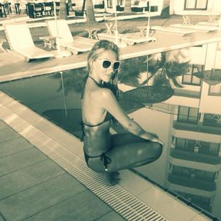 Hadise feet photo thumbnail