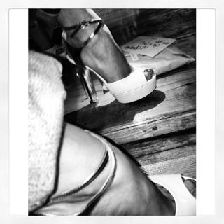 Rita Ora feet photo thumbnail