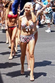 Holly Madison feet photo thumbnail