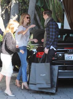 Rosie Huntington-Whiteley feet photo thumbnail