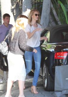 Rosie Huntington-Whiteley feet photo thumbnail