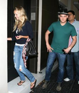 Luisana Lopilato feet photo thumbnail