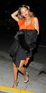 Rihanna feet photo thumbnail