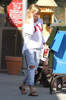 Ashley Tisdale feet photo thumbnail