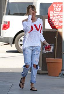 Ashley Tisdale feet photo thumbnail