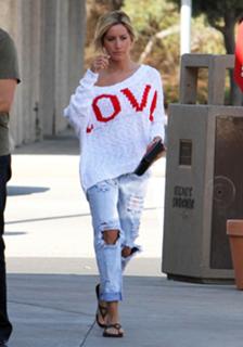Ashley Tisdale feet photo thumbnail