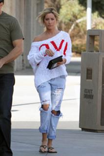Ashley Tisdale feet photo thumbnail