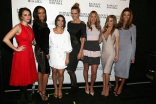 Carmen Electra feet photo thumbnail