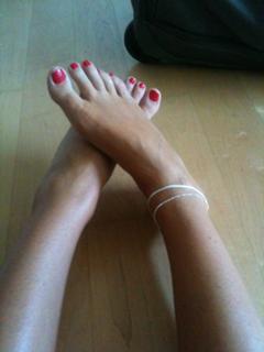 Alessia Marcuzzi feet photo thumbnail