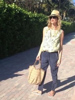 Alessia Marcuzzi feet photo thumbnail