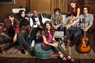 Victoria Justice feet photo thumbnail