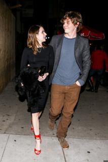 Emma Roberts feet photo thumbnail