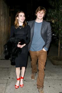 Emma Roberts feet photo thumbnail