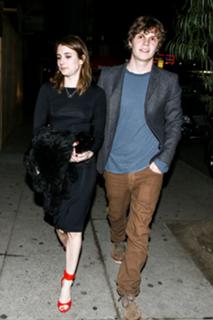 Emma Roberts feet photo thumbnail