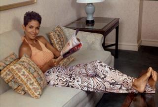 Halle Berry feet photo thumbnail