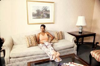 Halle Berry feet photo thumbnail