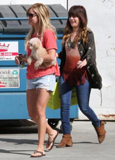 Ashley Tisdale feet photo thumbnail