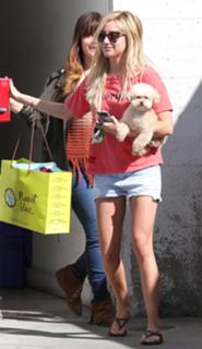Ashley Tisdale feet photo thumbnail