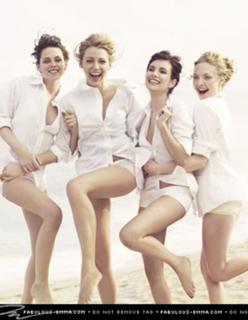 Emma Roberts feet photo thumbnail