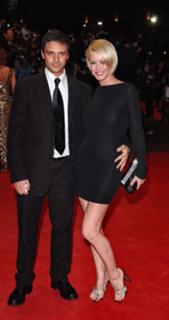 Denise Van Outen feet photo thumbnail