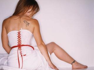 Alyssa Milano feet photo thumbnail
