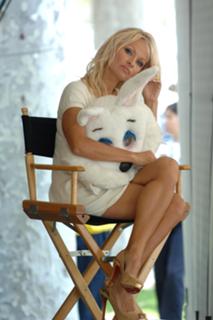 Pamela Anderson feet photo thumbnail