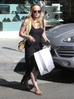 Hilary Duff feet photo thumbnail