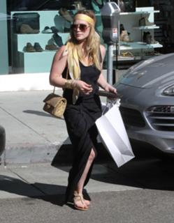 Hilary Duff feet photo thumbnail