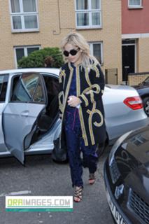 Rita Ora feet photo thumbnail