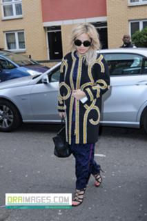 Rita Ora feet photo thumbnail