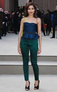 Freida Pinto feet photo thumbnail