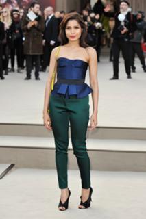 Freida Pinto feet photo thumbnail