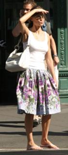Hilary Swank feet photo thumbnail
