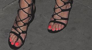 Rita Ora feet photo thumbnail
