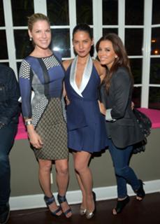 Olivia Munn feet photo thumbnail