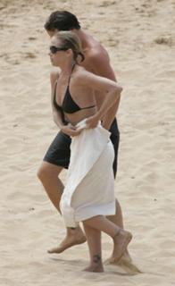 Christina Applegate feet photo thumbnail